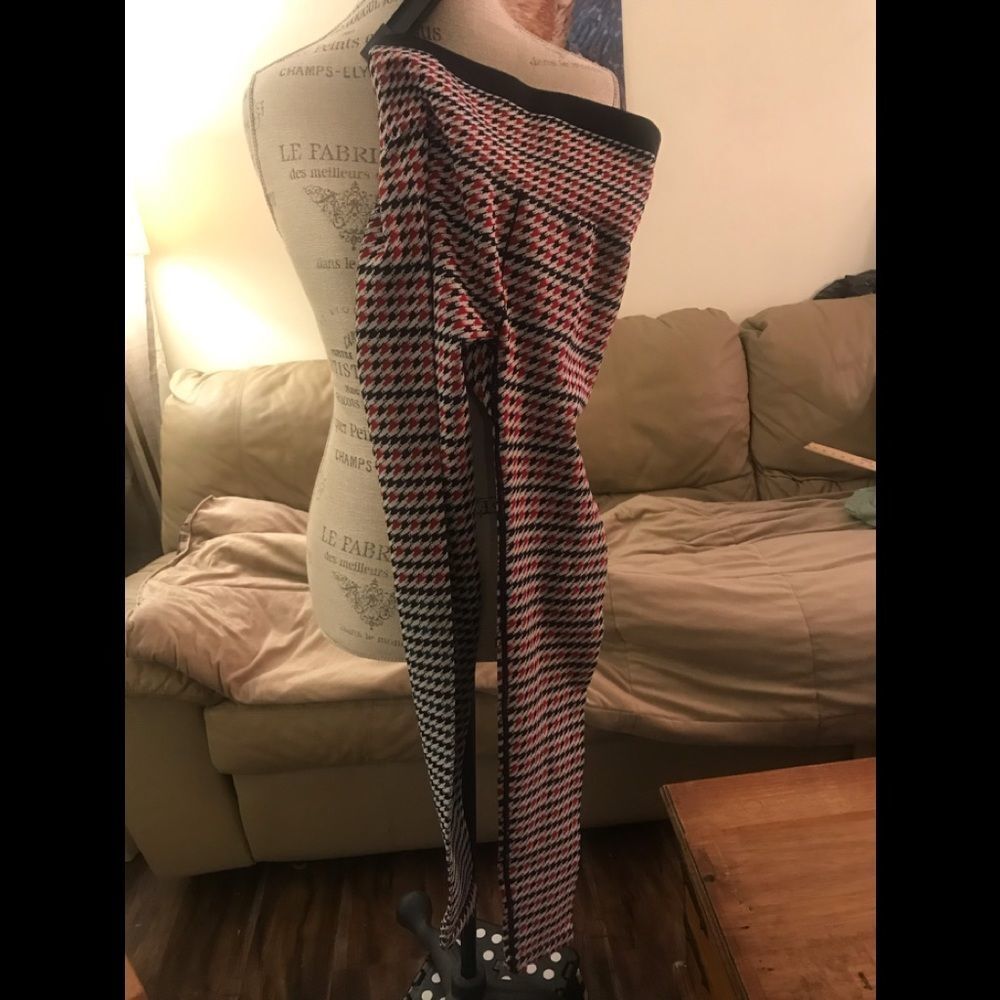 🐞FABLETICS houndstooth leggins size small